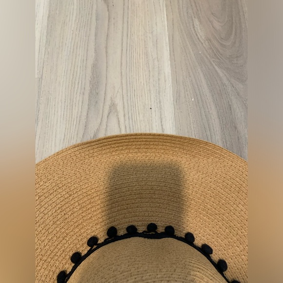 Beach Hat - Picture 4 of 4